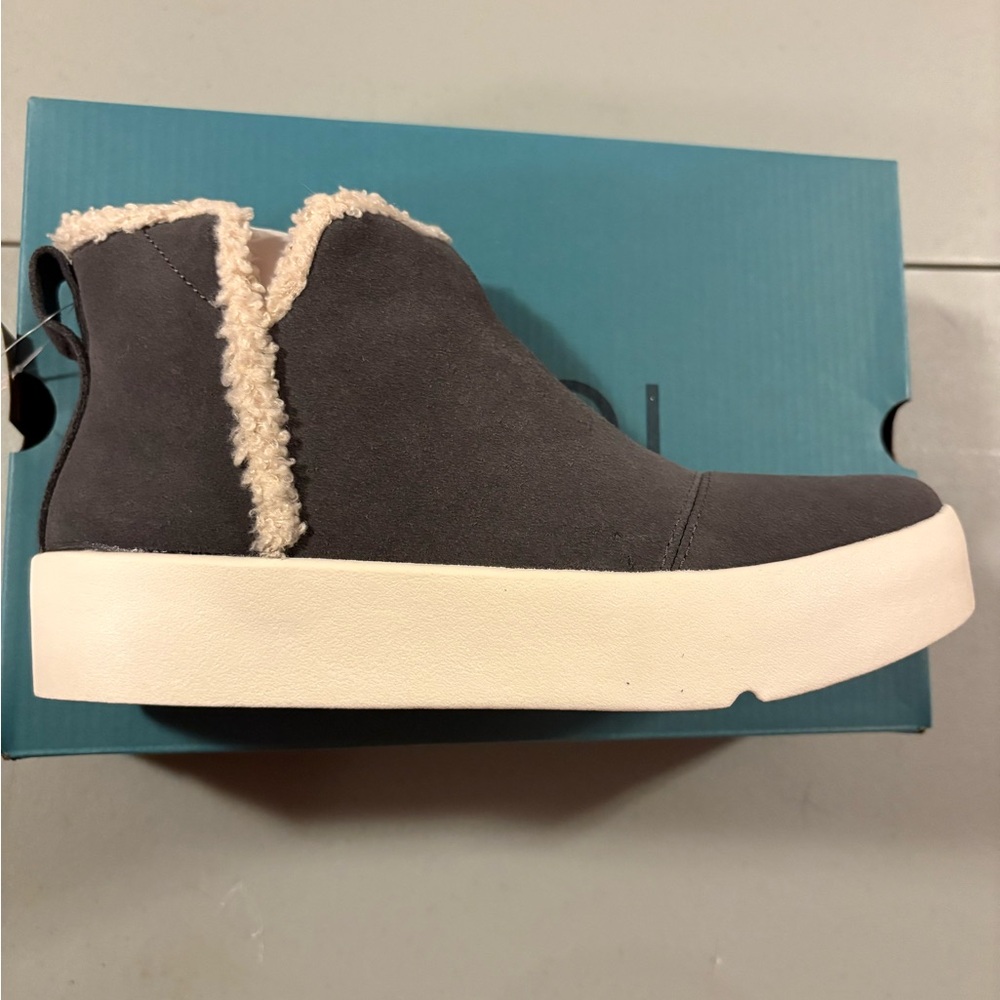 TOMS Women's Verona Mid Grey Suede Faux Shearling Sneaker